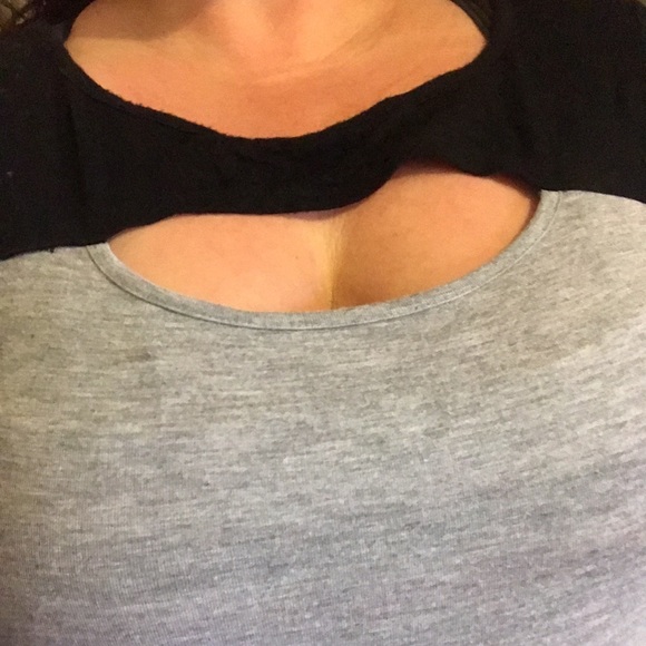 💚 2/22 💚 Venus two tone top with cutout neckline - Picture 1 of 5